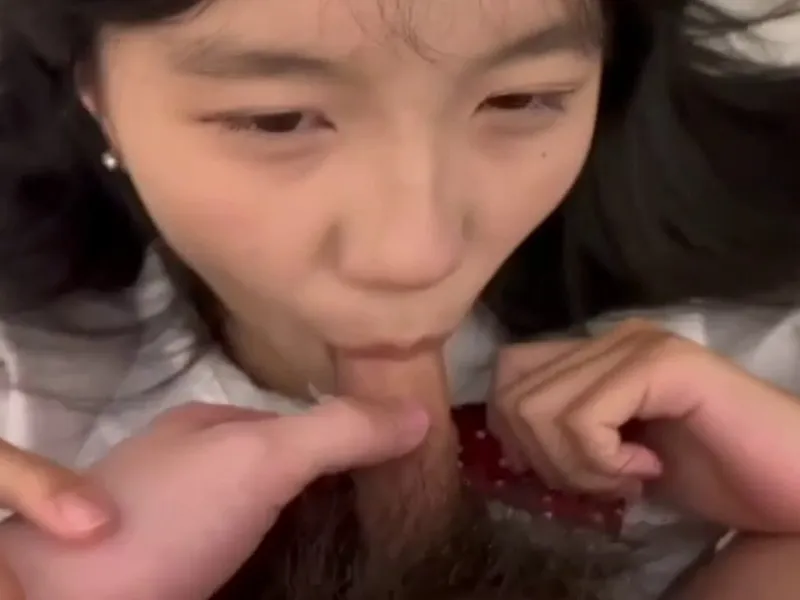 Em loli dễ thương mút cục thịt biến em thành con em đĩ nứng p2